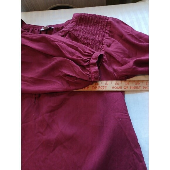 Crown & Ivy boho burgundy peasant blouse M smocking detail sleeves pullover - Picture 11 of 12